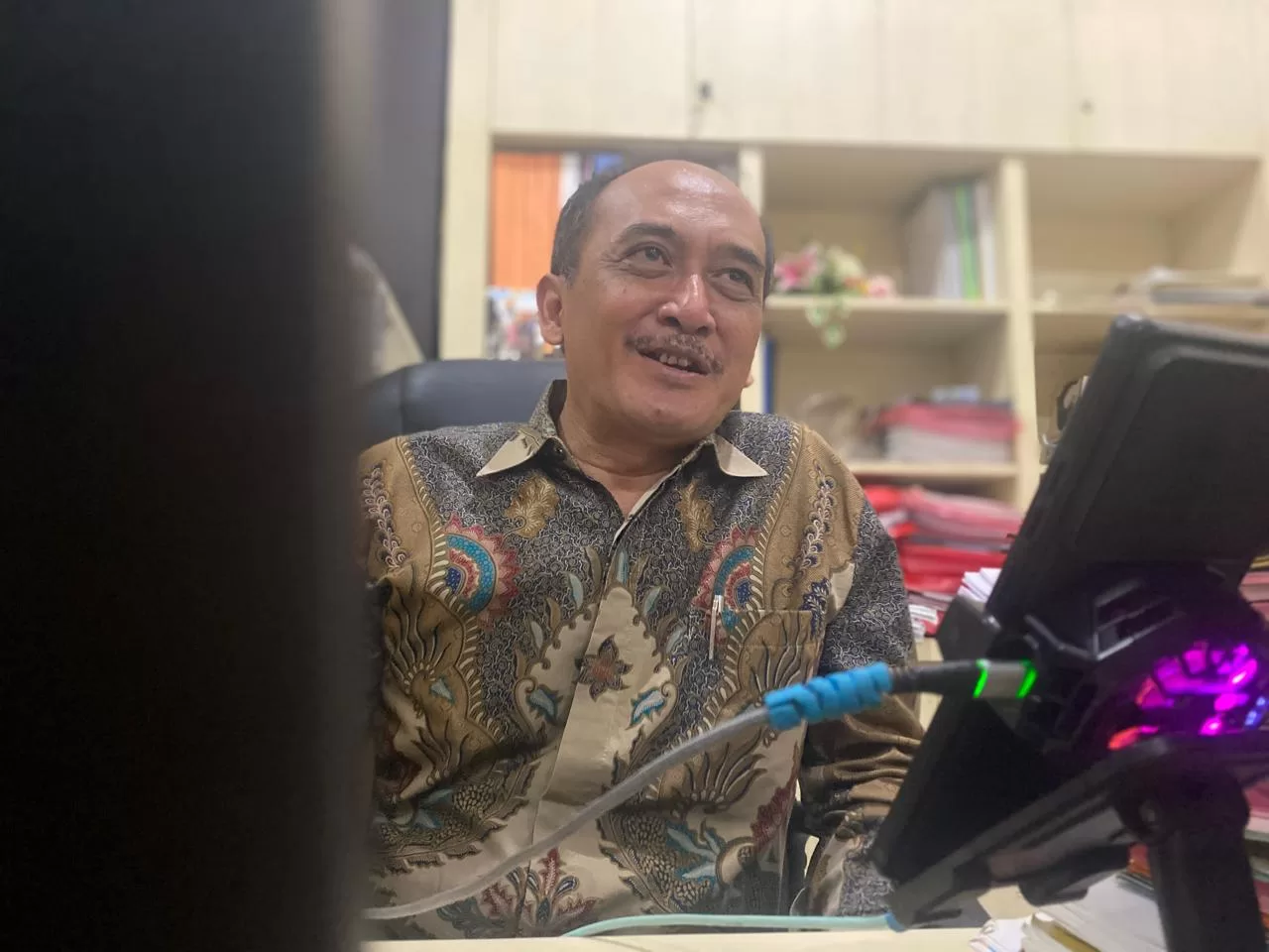 Pakar Hukum Soroti Aksi Naik Meja Firdaus Oiwobo di Ruang Pengadilan Pakar Hukum Soroti Aksi Naik Meja Firdaus Oiwobo di Ruang Pengadilan