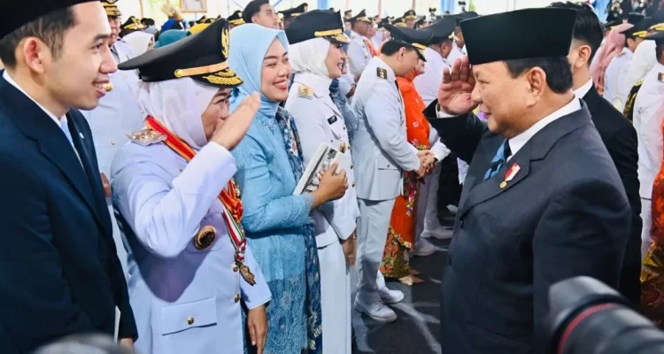 Dilantik Presiden, Khofifah-Emil Siap Sinergikan Nawa Bhakti Satya dengan Asta Cita