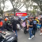 Komunitas Otomotif Jazz Ge8 Gelar Bagi Takjil Gratis di Bulan Ramadan