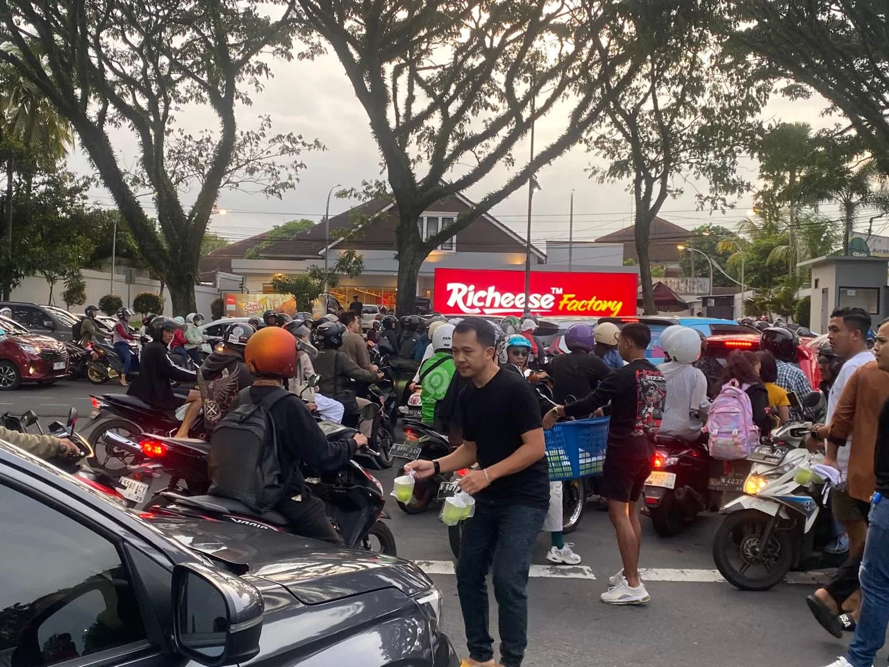 IMG-20250311-WA0016 Komunitas Otomotif Jazz Ge8 Gelar Bagi Takjil Gratis di Bulan Ramadan
