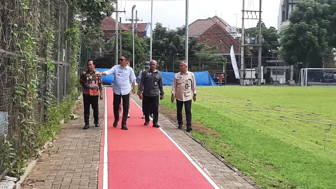 
					Wali Kota dan Wakil Wali Kota Malang tinjau venue Porprov di Stadion Gajayana Malang. (Shelly/VOJ)