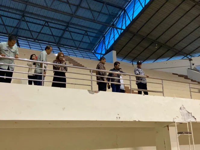 
					Komisi D DPRD Kota Malang tinjau Gor Ken Arok jelang Porprov Jatim. (Shelly/VOJ)