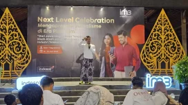 Sigit Herprabowo SVP-Head of Region East Java Indosat Ooredoo Hutchison saat menyampaikan ulasan lengkap kinerja region yang dipimpinnya di hadapan awak media pada acara Awarding Night Kompetisi Jurnalistik IM3 Platinum bertajuk “Dari Jawa hingga Nusa Tenggara: Kisah-kisah yang Memajukan Industri Telekomunikasi” di Yogyakarta (14/06/2025).
