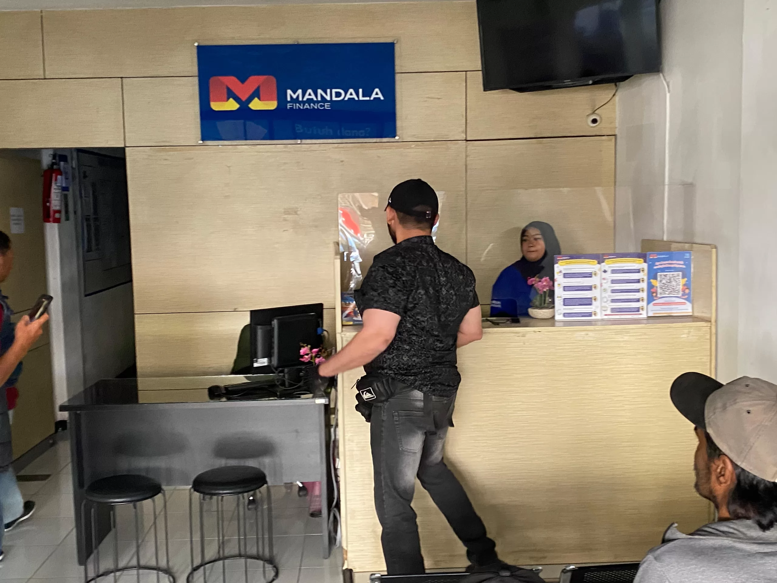 IMG-20250711-WA0008-scaled Didepak Perusahaan Finance Tanpa Pesangon, Pengawal Pengawal Pribadi Cristian Gonzales dan Agnes Monica Mengadu ke Disnaker