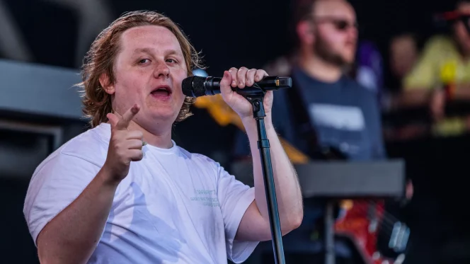 
					Comeback! Lewis Capaldi Janji Rilis EP Tahun Ini, Lagu Baru Segera Meluncur