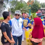 Aremania Utas dan Wali Kota Malang Kompak Aksi Bersih-Bersih CFD, Lanjut Memandikan Patung Singa Jelang HUT Arema