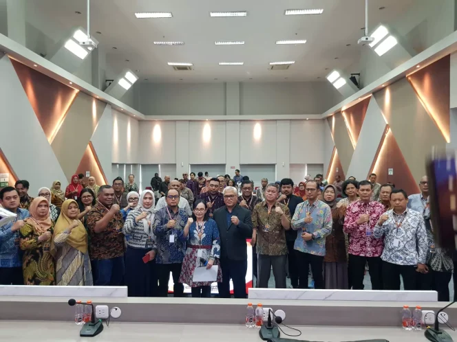 
					Suara kritis datang dari kampus. Sebanyak 32 dekan Fakultas Hukum Perguruan Tinggi Negeri (PTN) di seluruh Indonesia menyatukan sikap lewat Deklarasi Seruan Kebangsaan.