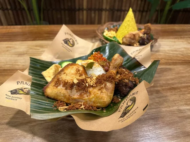
					Salah satu menu nusantara yang di sajikan di Pandawa Nasi Bungkus