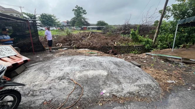 
					Lokasi pohon beringin yang kini telah dicor pasca ditebang 