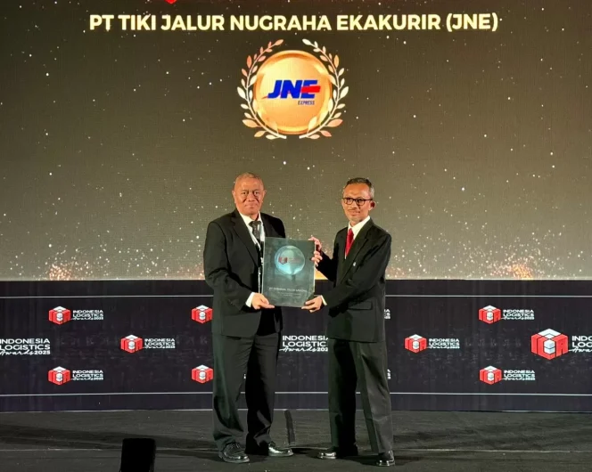 
					JNE kembali dianugerahkan prestasi gemilang dalam ajang Indonesia Logistics Awards (ILA) 2025 dengan meraih penghargaan kategori Courier of The Year