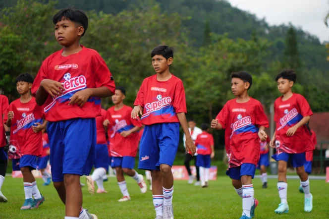 
					Gelaran Supercamp yang berlangsung 29 November 2025 di Lapangan Kusuma Agro Wisata Batu, menjadi ajang pengembangan bakat pesebakbola Indonesi