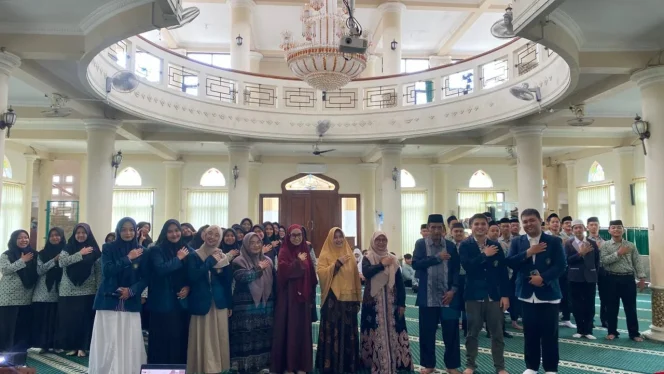 
					tim pengabdian FH UB turun langsung ke Yayasan Pondok Pesantren Modern Ar-Rahmat, Desa Weragati, Kecamatan Palasah, Kabupaten Majalengka, Jawa Barat,