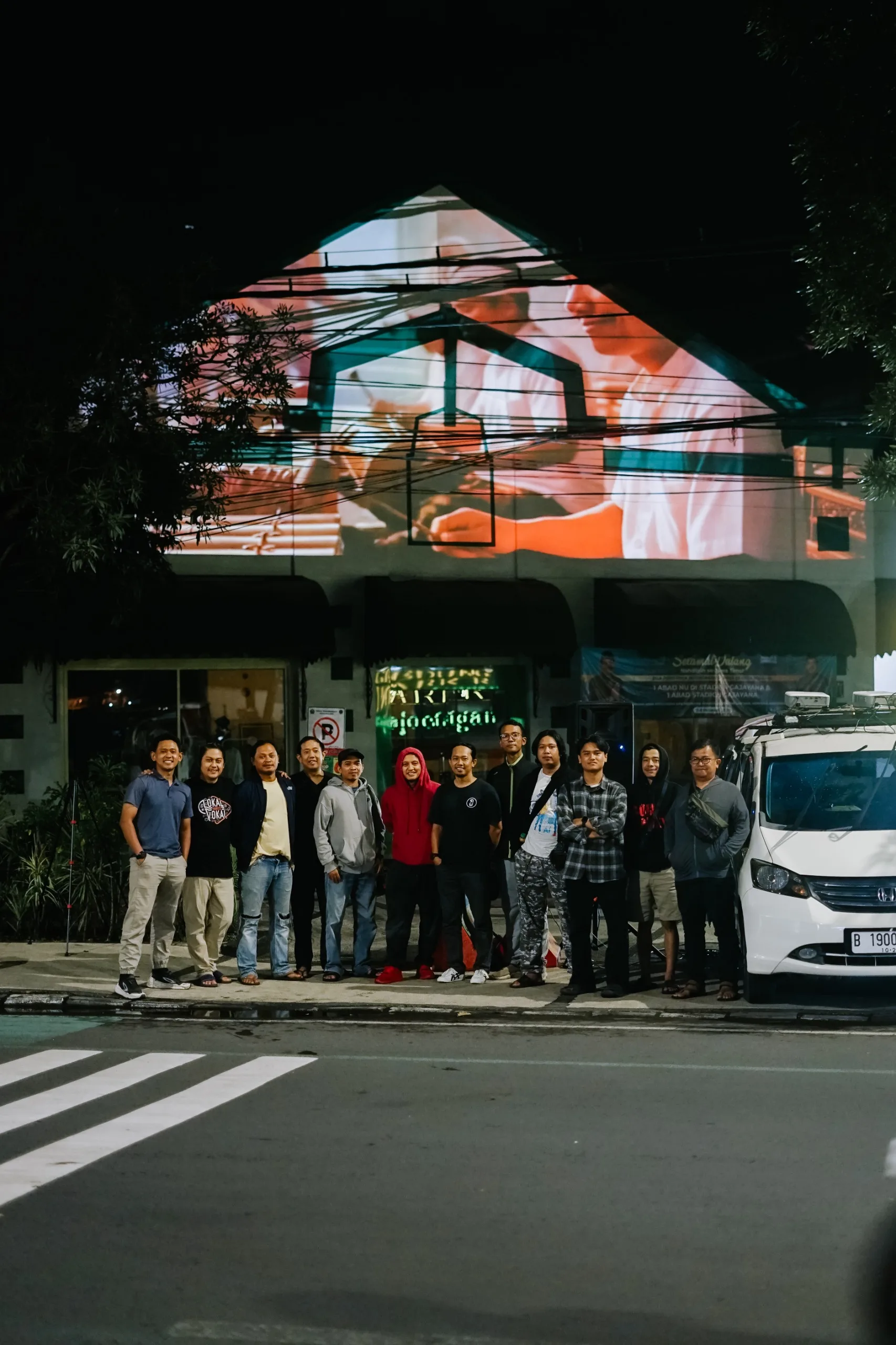 Jejaring Ekraf Malang Bergerak : Instalasi Cahaya di Eks Toko Roti “Delicious” Dukung dan Respon Kota Malang sebagai Kota Kreatif Dunia Media Arts