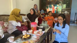 Kunjungan tim SPPG Babat Jerawat ke rumah siswa SDN Pakal 1, Danes, di Surabaya, Kamis (5/2/2026).