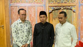 Dari kiri : Ketua HIPMI Kota Malang Hendi Suryo Leksono, Wakil Walikota Malang Ali Muthohirin, Ketua Kadin Kota Malang, Djoko Prihatin