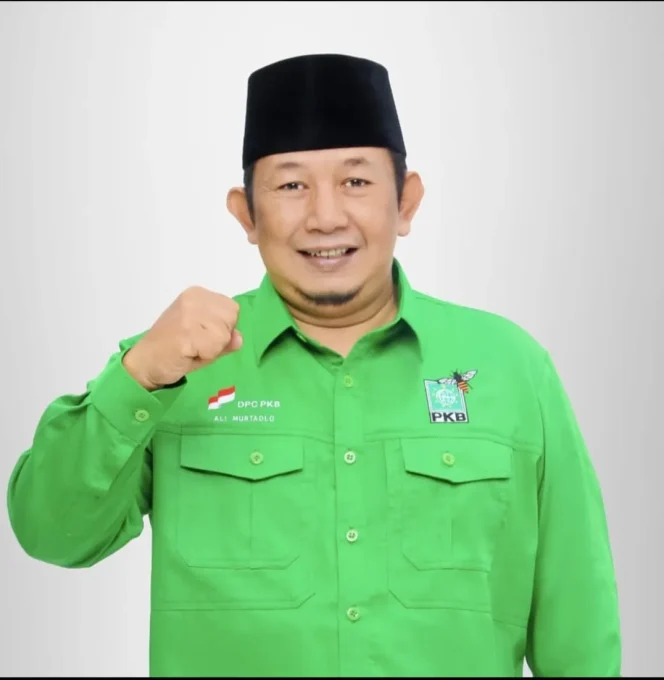 
					Di tengah menghangatnya bursa calon ketua, nama H. Ali Murtadlo, SH., M.AP., mencuat sebagai salah satu kandidat yang cukup kuat