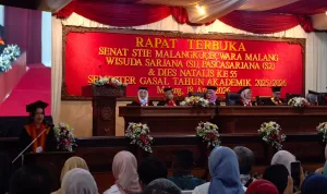 Wisuda Spesial di Usia 55 Tahun, STIE Malangkucecwara Kukuhkan 86 Lulusan