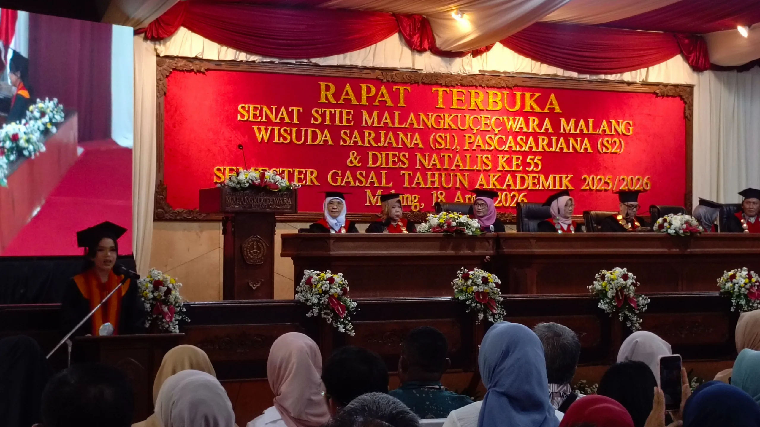 Wisuda Spesial di Usia 55 Tahun, STIE Malangkucecwara Kukuhkan 86 Lulusan