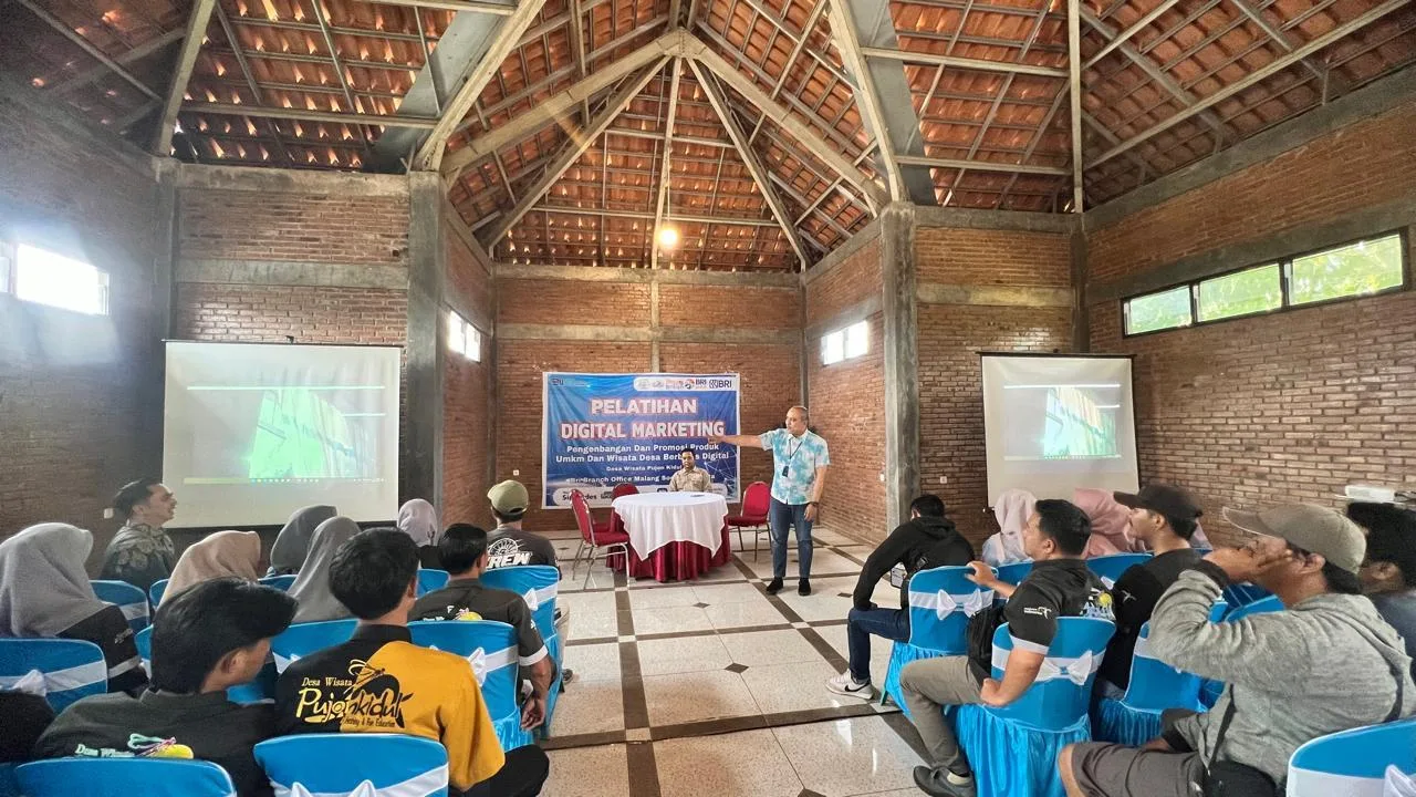 BRI Salurkan CSR Rp100 Juta untuk Renovasi MTs Sunan Bonang Malang BRI Salurkan CSR Rp100 Juta untuk Renovasi MTs Sunan Bonang Malang