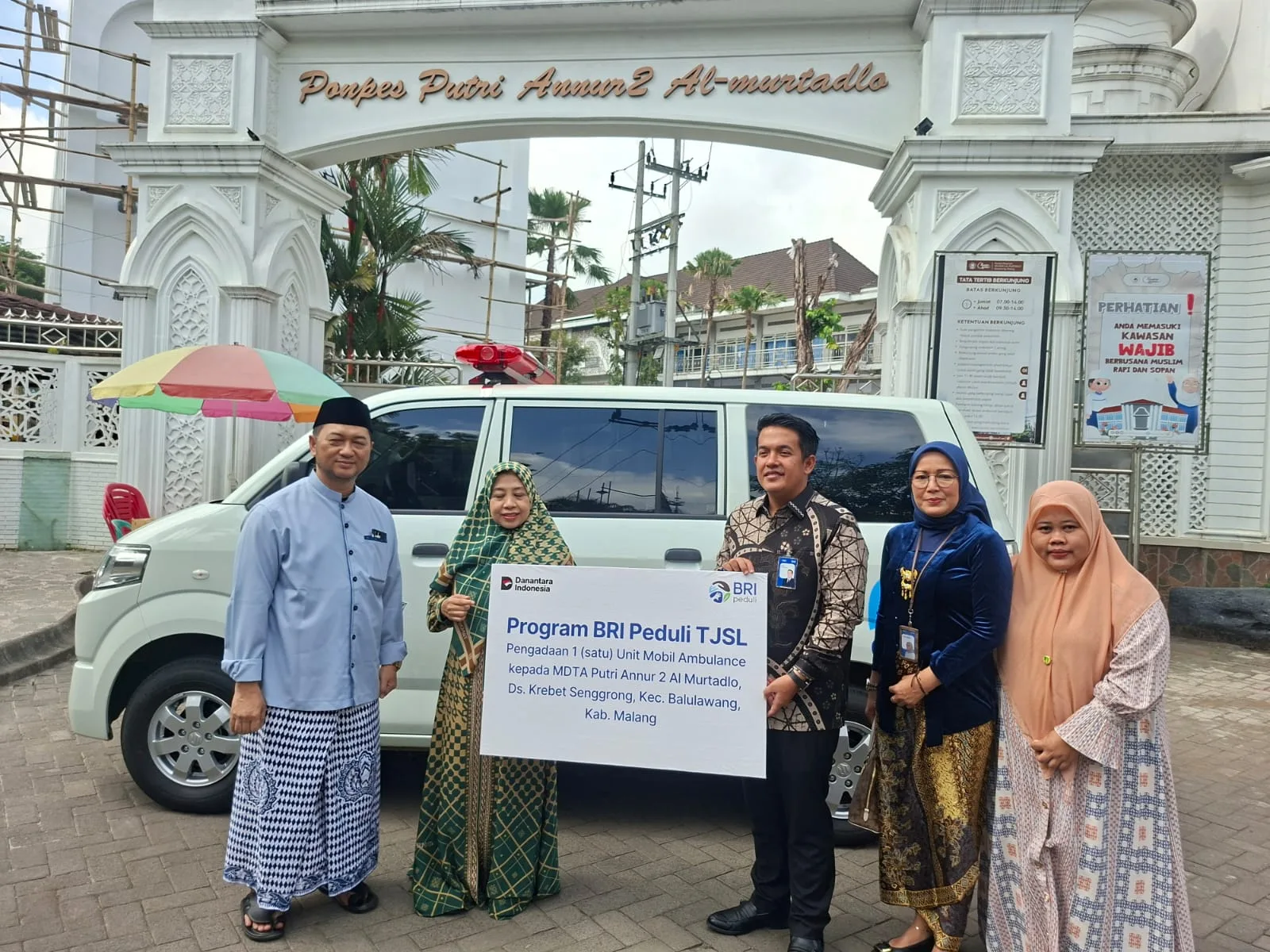 Perkuat Fasilitas Kesehatan Pesantren, BRI Salurkan Ambulance ke An Nur 2 Bululawang Perkuat Fasilitas Kesehatan Pesantren, BRI Salurkan Ambulance ke An Nur 2 Bululawang