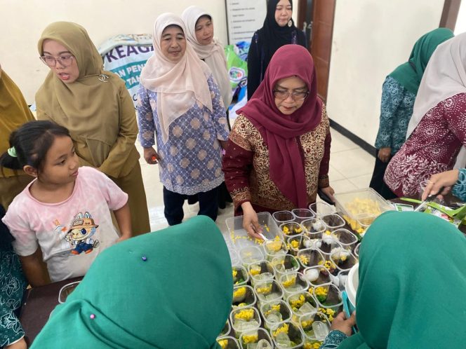 
					STIE Malangkucecwara Perkuat Kapasitas UMKM PKK Argosari Lewat Pelatihan Digital Marketing dan Kewirausahaan