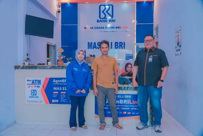 
					BRILink Agen BRI Permudah Akses Transaksi Perbankan Warga Situbondo, 369 Agen Aktif Layani Hingga Pelosok