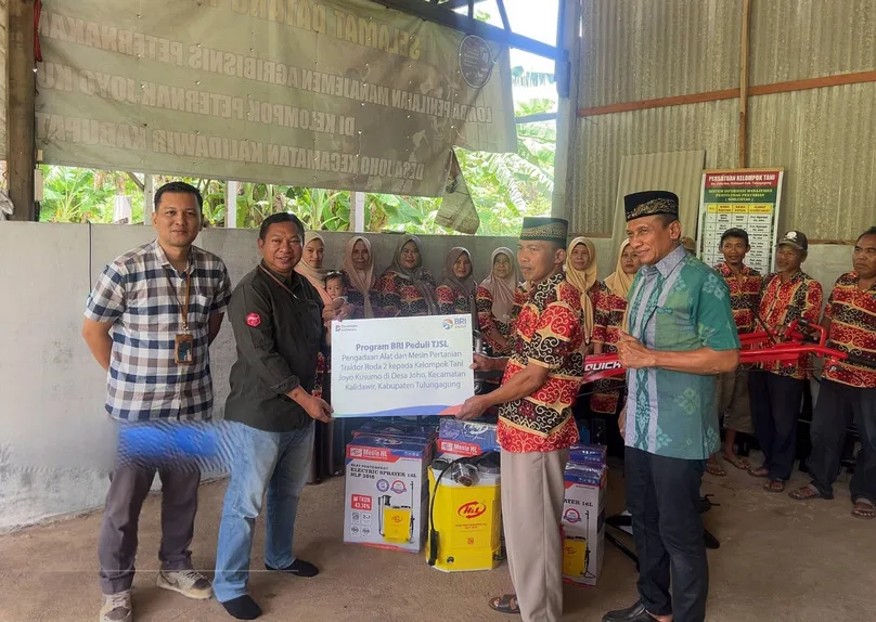Dukung Ketahanan Pangan, BRI Serahkan Bantuan CSR Traktor kepada Kelompok Tani di Tulungagung