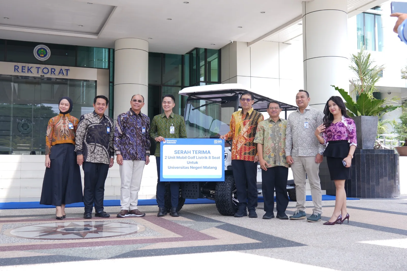 BRI Malang Martadinata Serahkan Dua Mobil Golf untuk Dukung Mobilitas Kampus UM